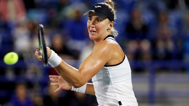 Bia Haddad desperdiça match points e leva virada na estreia em Dubai