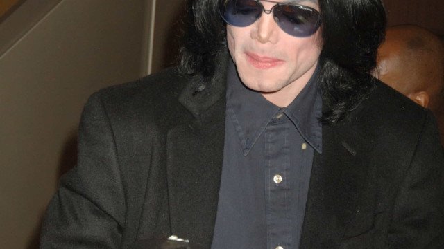 Legista dos famosos que denunciou morte de Michael Jackson morre nos EUA