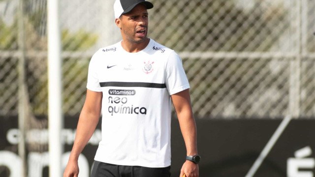 Novo contratado, Barletta vê vitória do sub-20 do Corinthians com técnico Lázaro
