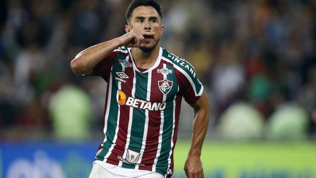 Willian troca Fluminense pelo Athletico-PR em meio a polêmica com Scarpa e Mayke