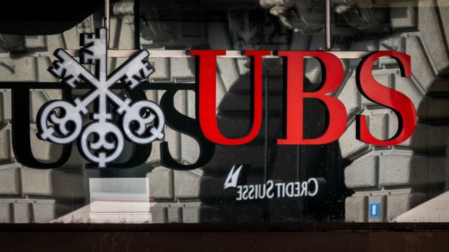 UBS faz oferta de US$ 1 bi para ficar com o Credit Suisse, diz Financial Times