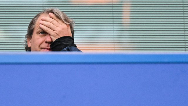 Dono do Chelsea reclama após time ceder empate no fim