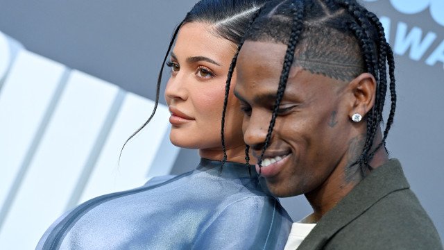 Kylie Jenner e Travis Scott querem mudar o nome do filho de 1 ano