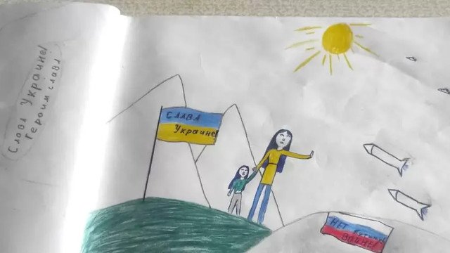 Pai de menina que desenhou contra a guerra é preso na Rússia