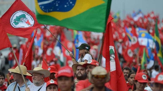 MST deixa área da Embrapa, foco de crise com Lula, e liga alerta para lista de promessas