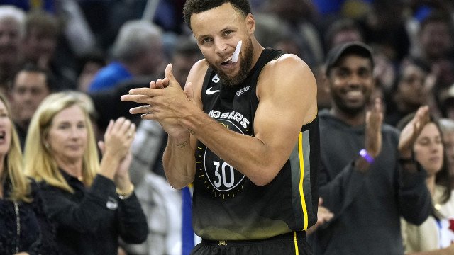 Warriors buscam virada com show de Curry, vencem Thunder e se aproximam dos playoffs da NBA