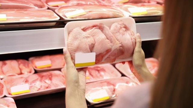 Exportações de carne de frango atingem recorde de 514,6 mil t em março, diz ABPA