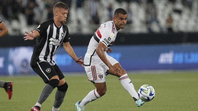 São Paulo perde para o Botafogo no Rio e vê pressão aumentar