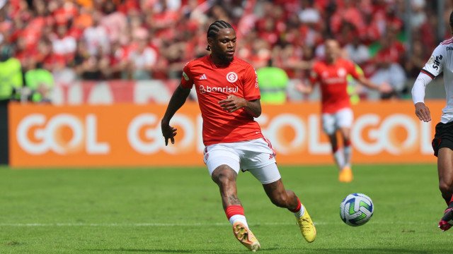 Internacional vira sobre o Flamengo no Beira-Rio em jogo marcado por golaços