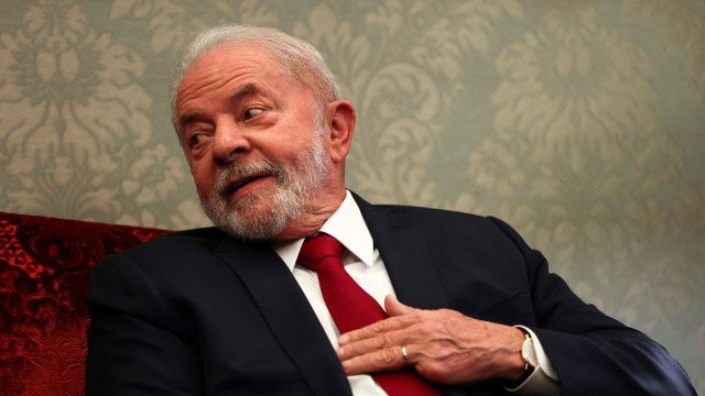 Lula parabeniza Santiago Peña, presidente eleito do Paraguai