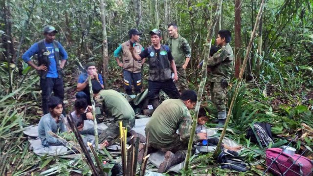 Crianças que estavam perdidas na selva são achadas 40 dias após acidente