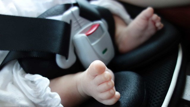 Bebê de 11 meses morre após ficar sete horas esquecida no carro