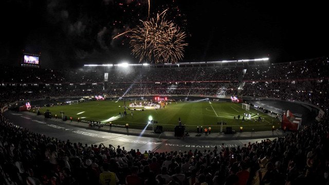 Torcedor do River Plate morre ao cair de arquibancada no Monumental de Nuñez