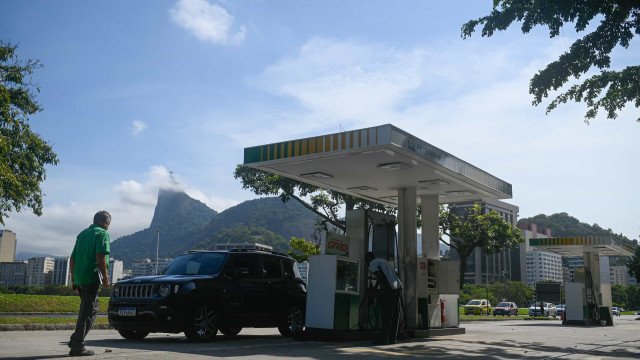 Petrobras reduz preço da gasolina em R$ 0,14 para as distribuidoras