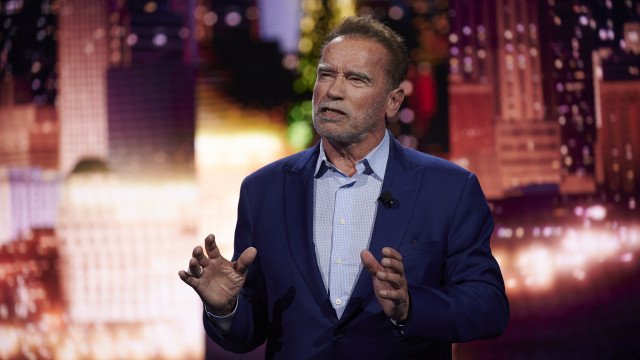 Arnold Schwarzenegger assume ter assediado mulheres