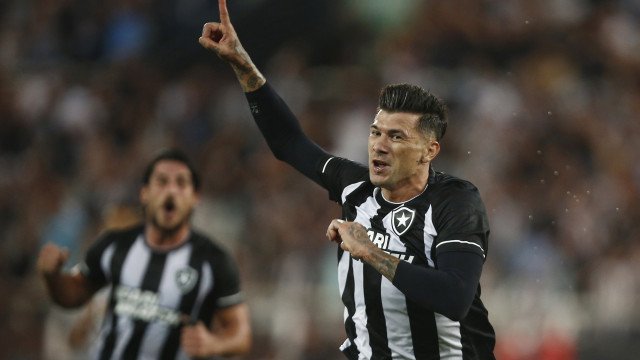 Botafogo recebe Fortaleza para se distanciar na liderança