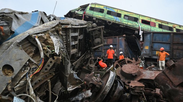 Índia abre investigação oficial sobre pior acidente ferroviário do século