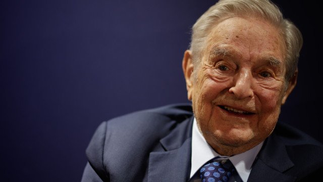 Bilionário George Soros cede controle de império de US$ 25 bilhões para filho de 37 anos