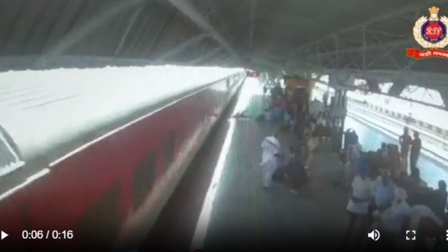 Jovem cai de trem em alta velocidade e sobrevive