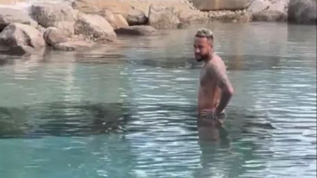 Neymar mergulha em lago, descumpre interdição e recebe nova multa ambiental