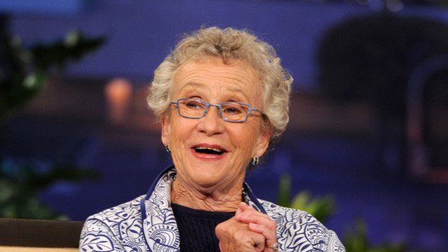 Morre Sue Johanson, vovó do sexo’ que conquistou a TV mundial, aos 93 anos