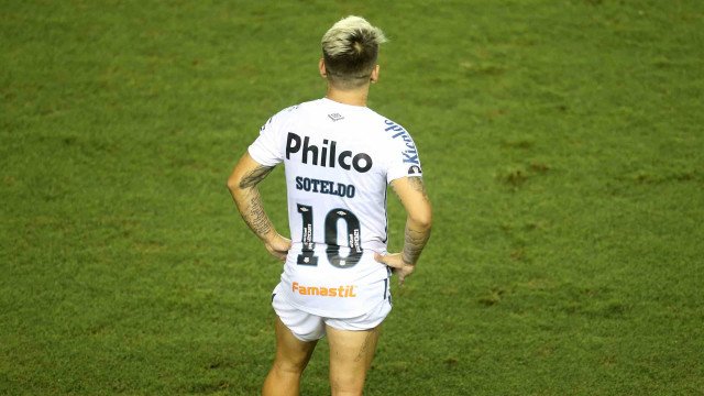 Soteldo ironiza Paulo Turra em postagem sobre ‘disciplina’ após ser afastado do Santos; entenda