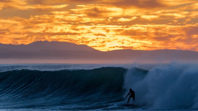 Boas ondas e "experiências" são combo para atrair surfistas ao Brasil