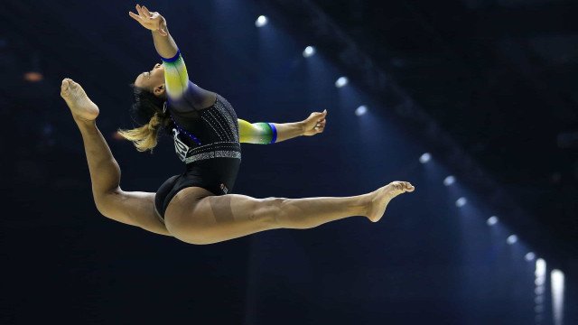 Campeã do mundo, Rebeca Andrade tem Simone Biles pela frente na luta pelo bi