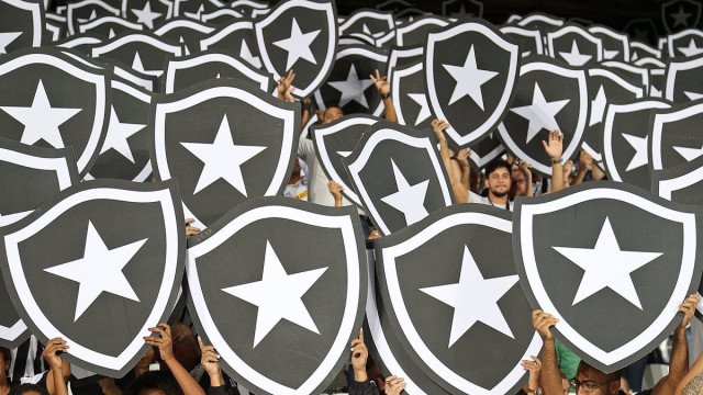 Textor anuncia treino aberto do Botafogo e pede apoio: ‘Parece que o mundo está contra a gente’
