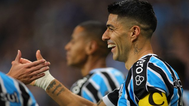 Suárez volta a marca, Grêmio vence o Cuiabá e permanece no G4 do Brasileirão