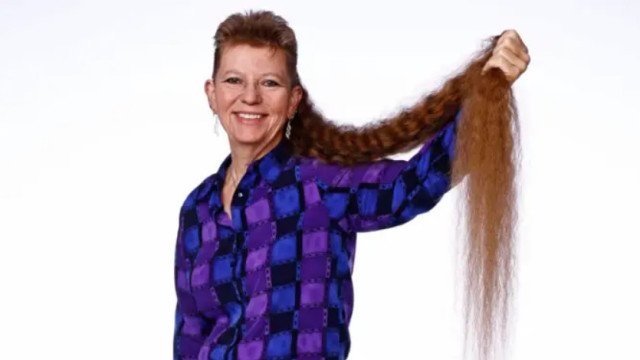 Não corta o cabelo desde 1990 e tem o maior ‘mullet’ feminino do mundo