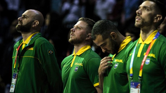 Brasil bate de frente com estrelas da NBA e vence Canadá na Copa do Mundo de Basquete