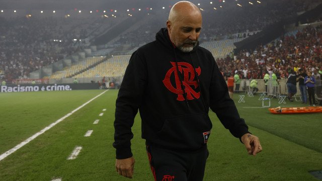 Flamengo repete rotina de constrangimentos e Sampaoli trabalha à espera da queda