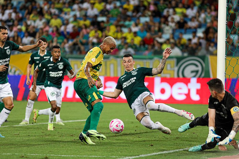 Cuiabá e Goiás empatam  na arena Pantanal