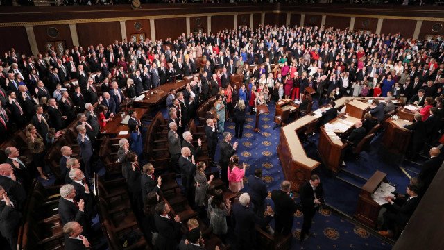 Câmara dos EUA busca novo presidente em meio a caos republicano