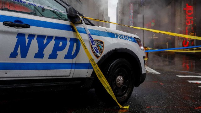 Adolescente esfaqueado até à morte dentro de ônibus em Nova York