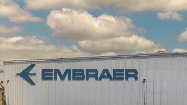 Metalúrgicos da Embraer entram em greve por ganho real de salário