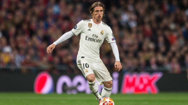 Modric ‘desaparece’ no Real Madrid e pode acabar junto de Messi