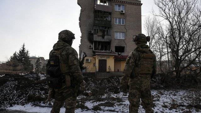 Ataque com míssil mata 50 civis no nordeste da Ucrânia