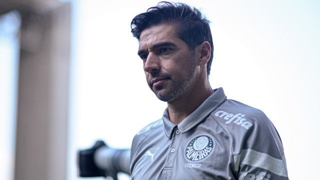 Abel atribui eliminação do Palmeiras a Romero e rebate questões sobre escalação