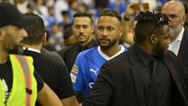 Neymar dispara contra condições de gramado de rival na Ásia: ‘Não é possível’