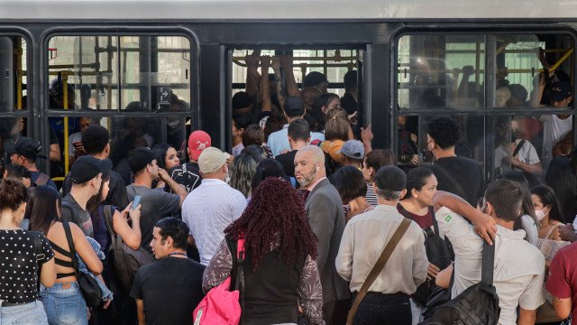 Tarcísio enfrenta segunda greve nos transportes em 9 meses de gestão