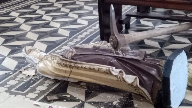 Imagem de Nossa Senhora é atacada com picareta em igreja no interior de SP