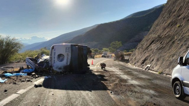 Ônibus que transportava migrantes capota no México e deixa 17 mortos