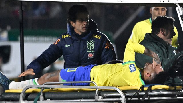 Neymar tem suspeita de lesão grave em derrota do Brasil para o Uruguai