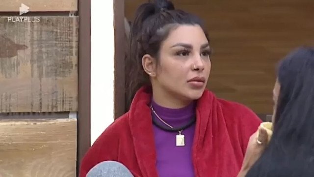Filha de Jenny Miranda critica a mãe e defende Rachel Sheherazade em desabafo
