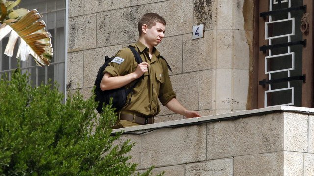 Quem é o filho de Netanyahu, criticado por não estar na guerra Israel-Hamas