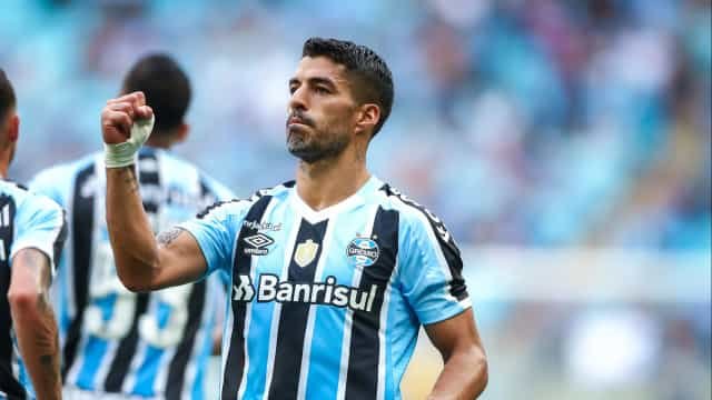 Suárez ganha bônus de R$ 520 mil e gremistas sonham em reverter saída