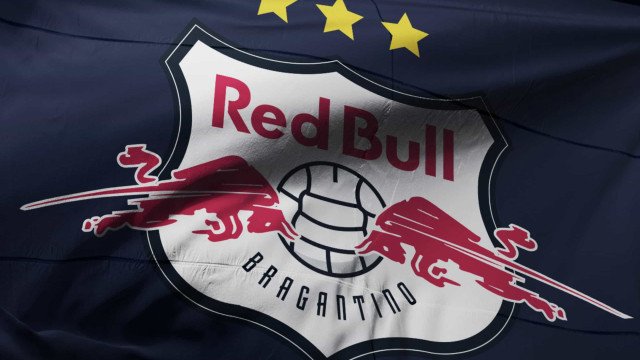 Red Bull Bragantino vence Coritiba e segue com chances de terminar Brasileirão no G-4