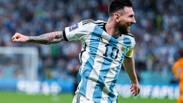 Camisas de Messi são leiloadas por quantia milionária, mas valor decepciona